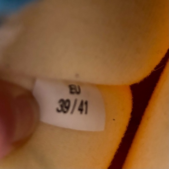 Moon Boots Retro Knit Limited Edition, Woman’s Size 8 - 10 - Picture 9 of 13